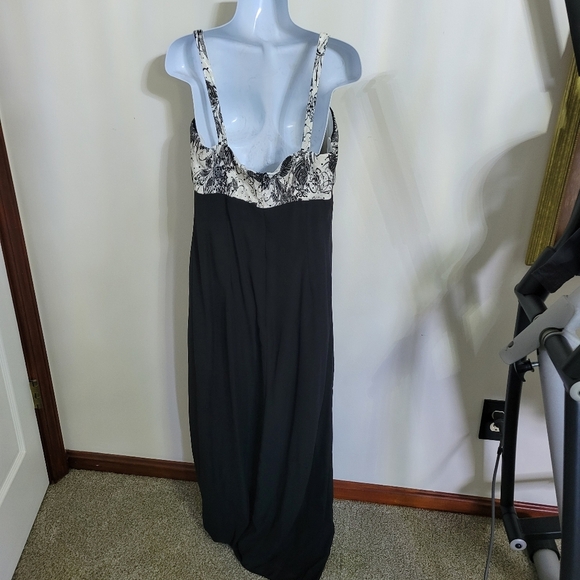 R & M Richards Size 14 Black and White Floral Dress - Picture 3 of 7